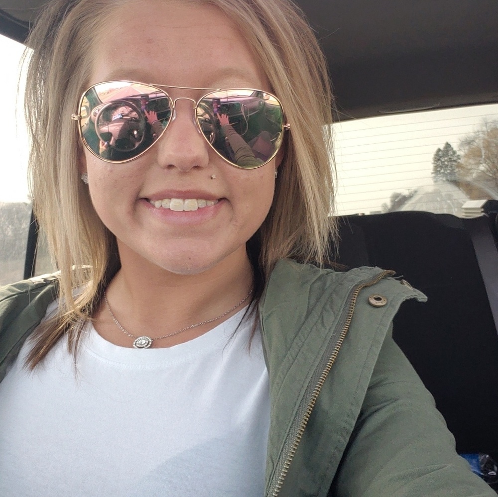 Meet your Posher, Marissa